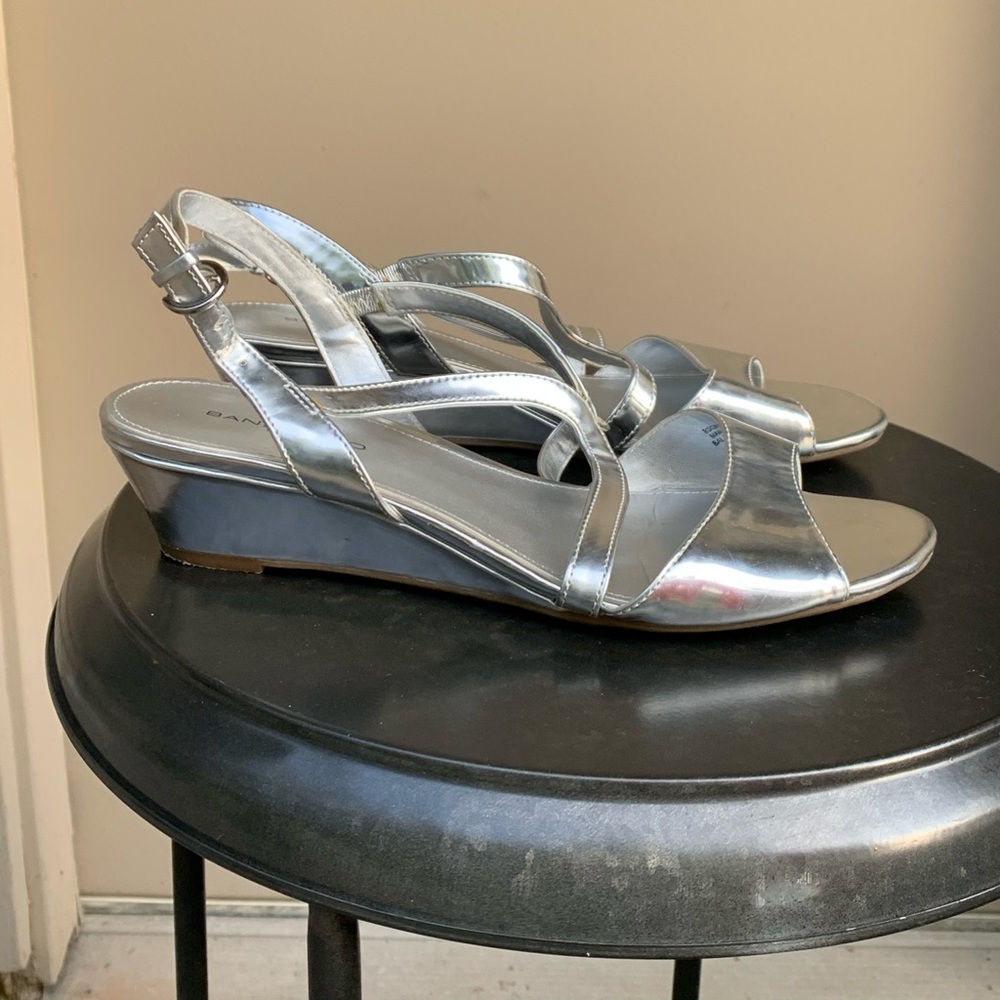 Bandolino silver lamé strapping wedges